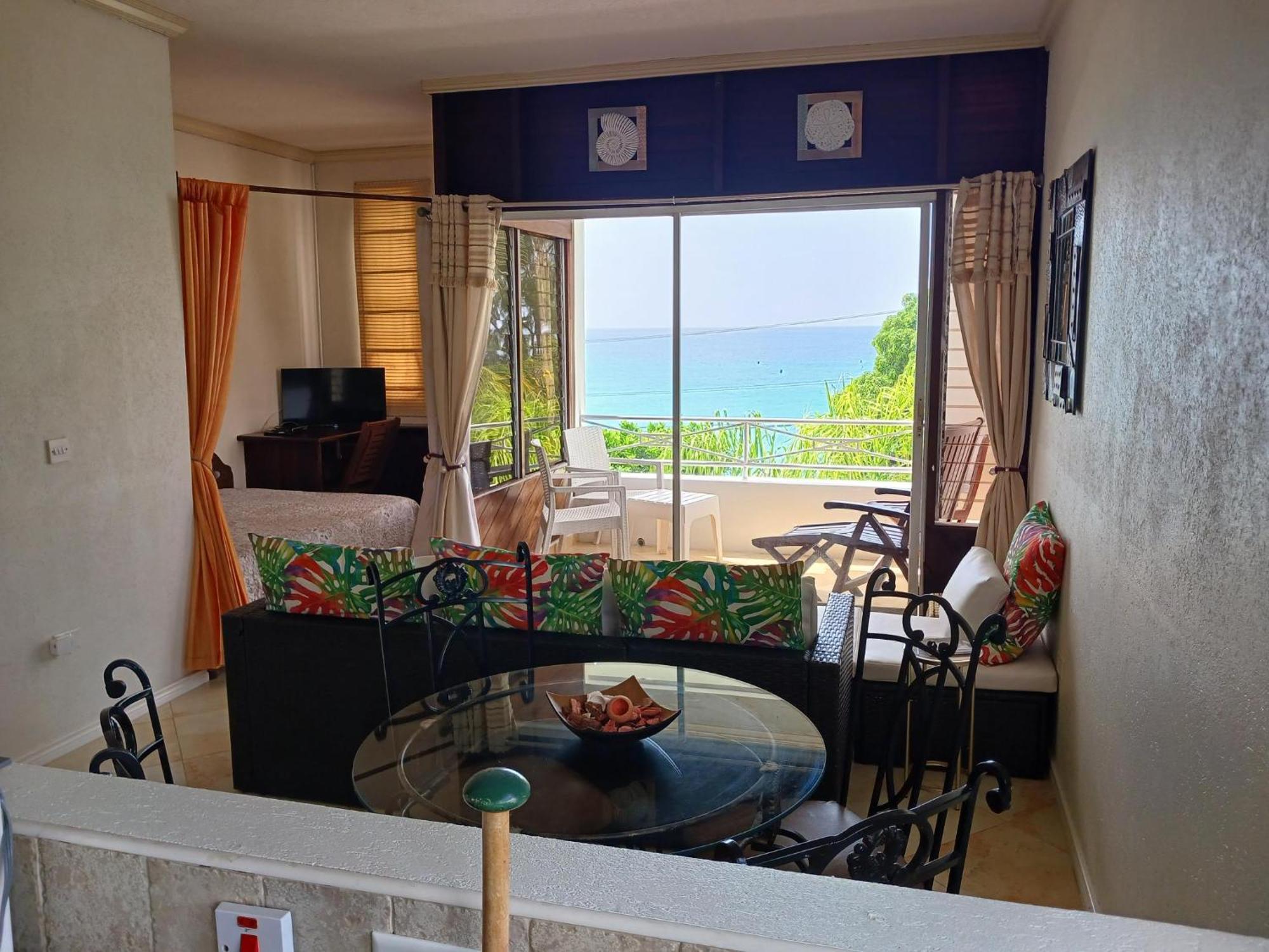 Coral Lane Beach Apartments セントジェームス エクステリア 写真
